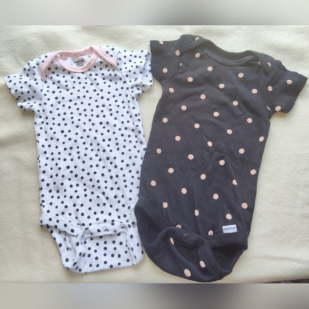 2 Gerber Onesies Polka Dot Size 3-6 Months